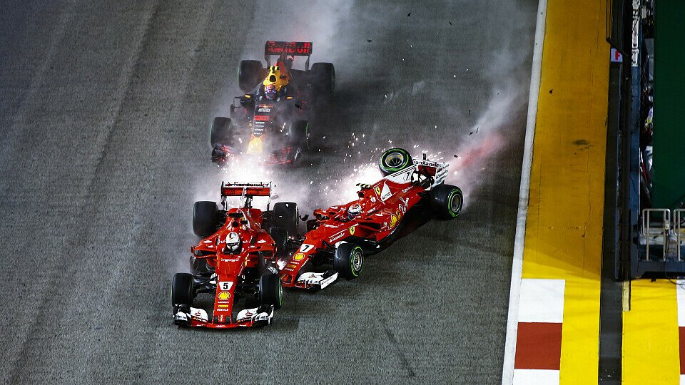 Sebastian Vettel schied in Singapur früh aus, Foto: Sutton