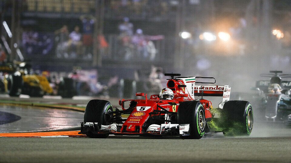 Jacque Villeneuve sieht in Sebastian Vettel den alleinigen schuldigen beim Startcrash von Singapur, Foto: LAT Images
