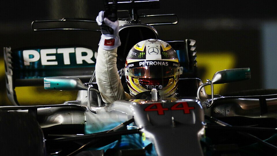 Lewis Hamilton triumphiert in Singapur, Foto: LAT Images