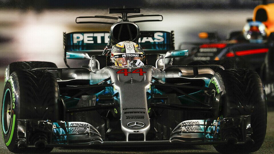Lewis Hamilton (Mercedes) gewinnt völlig überraschend in Singapur, Foto: LAT Images