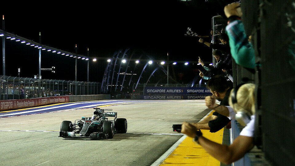 Lewis Hamilton fuhr in Singapur zum Sieg, Foto: Mercedes-Benz