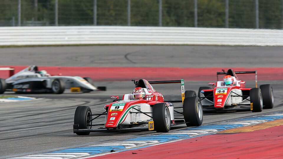 Mit Juri Vips (44) und Marcus Armstrong (9) stellte das Team Meister und Vizemeister, Foto: ADAC Formel 4