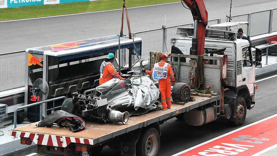 Romain Grosjean verunfallte im Malaysia-Training, Foto: Sutton