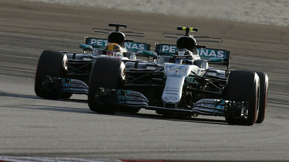 Valtteri Bottas fuhr im Malaysia-Qualifying ein neues Aero-Paket, Mercedes-Kollege Lewis Hamilton mit dem alten sieben Zehntel schneller und zur Pole Position, Foto: LAT Images