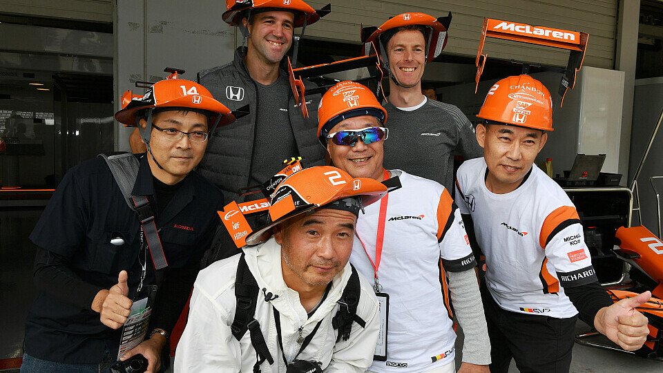 Fernando Alonso und Stoffel Vandoorne möchten den verrückten Japaner etwas zurückgeben, Foto: Sutton