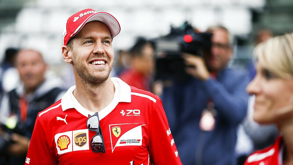 Sebastian Vettel präsentiert sich auf seiner Lieblingsstrecke Suzuka in bester Laune - und angrifflustig, Foto: LAT Images