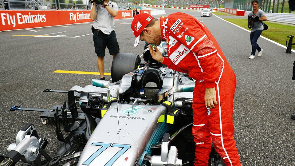 Sebastian Vettel schaute im Qualifying zum Japan GP neidisch auf den Mercedes, Foto: LAT Images