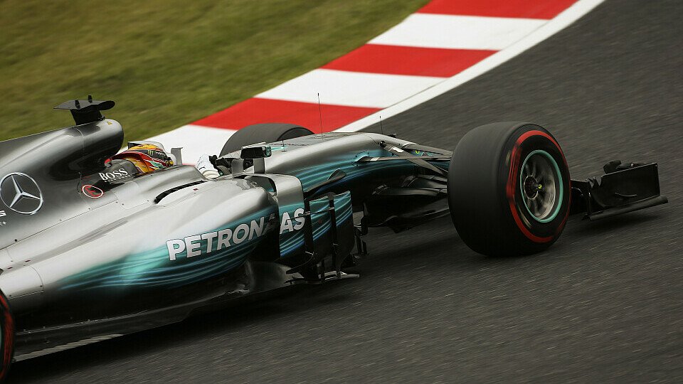 Lewis Hamilton startet in Suzuka von der Pole, Foto: LAT Images