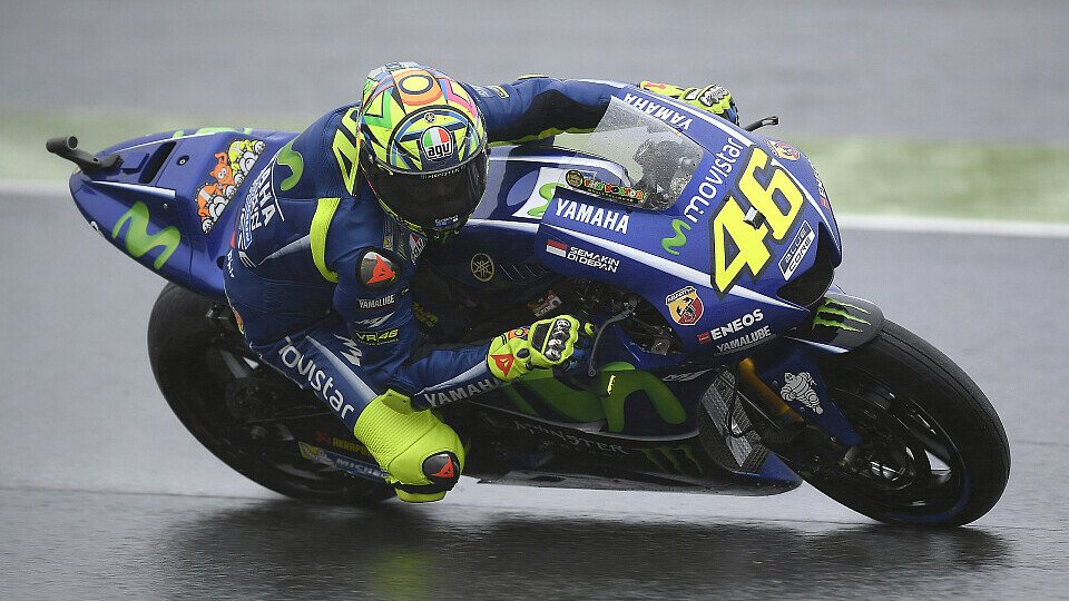 Valentino Rossi musste in Motegi am Samstag zu Boden, Foto: Yamaha