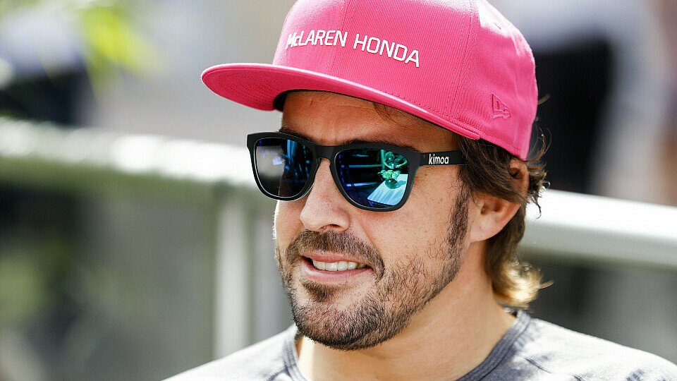 Fernando Alonso soll bei Toyota zur Sitzanpassung gewesen sein, Foto: LAT Images