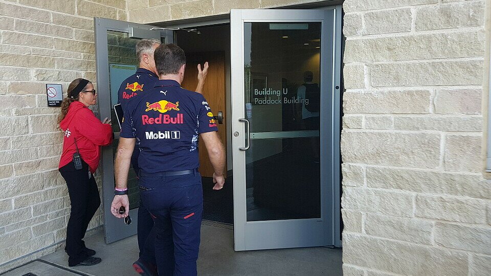 Red Bull machte sich nach Max Verstappens Strafe in Austin gleich auf den Weg zur Rennleitung, Foto: Motorsport-Magazin.com