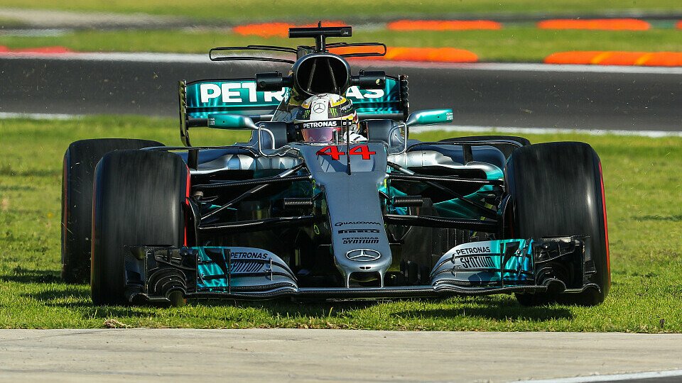 Lewis Hamilton hat sich im zweiten Training einen von nur drei Supersoft-Sätzen per Dreher ruiniert, Foto: Sutton