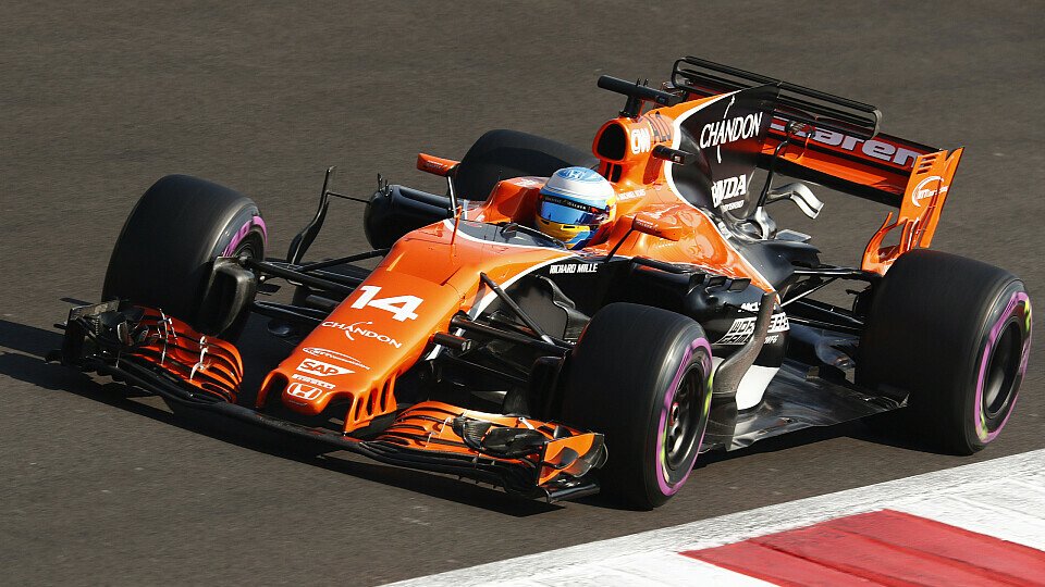 Fernando Alonso schmerzte es, dass er Lewis Hamilton in Mexiko nicht mehr entgegenzusetzen hatte, Foto: LAT Images