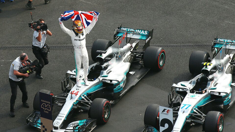 Lewis Hamilton kann heute auch in Sachen WM-Titel mit Michael Schumacher gleichziehen, Foto: Mercedes-Benz