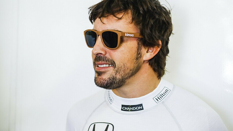 Fernando Alonso sitzt in Bahrain im LMP1-Toyota, Foto: LAT Images