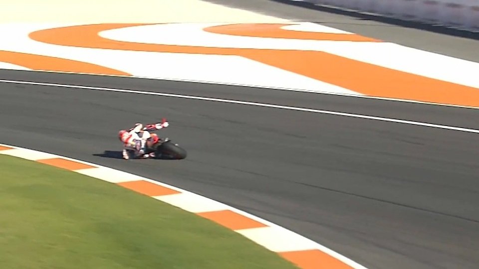 Marc Marquez wäre um ein Haar aus dem Rennen gestürzt, Foto: Screenshot/MotoGP