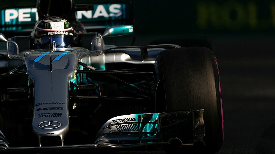 Valtteri Bottas (Mercedes) steht beim Formel-1-Rennen in Abu Dhabi auf der Pole, Foto: LAT Images