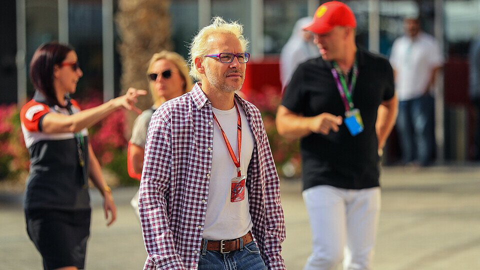 Jacques Villeneuve ist regelmäßig im Fahrerlager der Formel 1 anzutreffen, Foto: Sutton