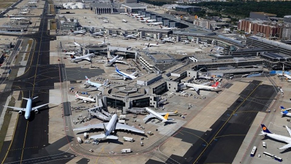 Parken am Flughafen: In der Nähe der Terminals kann es besonders teuer werden!, Foto: Fraport AG