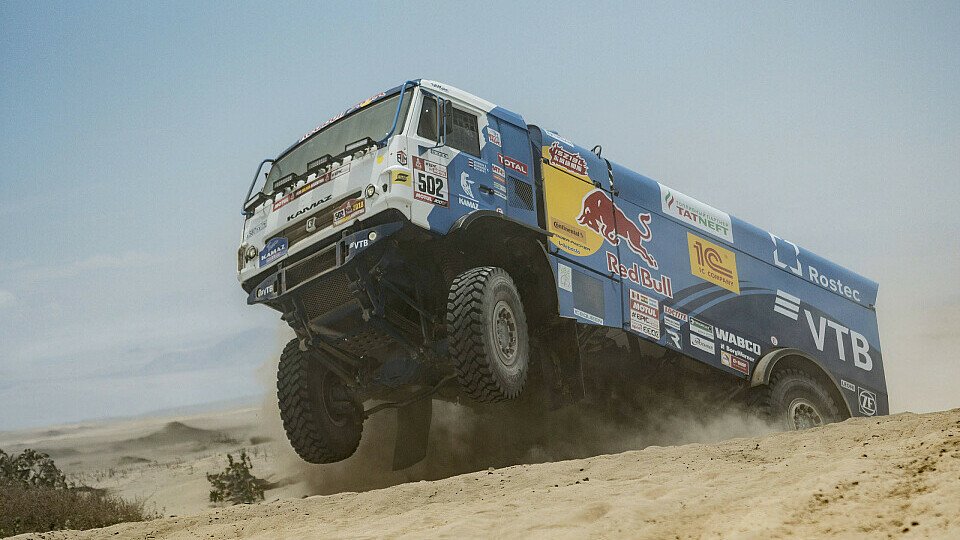Auch die mächtigen Kamaz-Trucks sind wieder im Einsatz, Foto: Red Bull