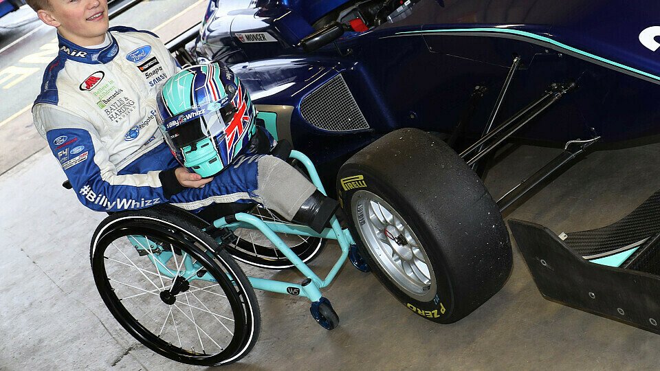 Billy Monger tauscht erstmals wieder Rollstuhl gegen Formel-Auto, Foto: LAT Images