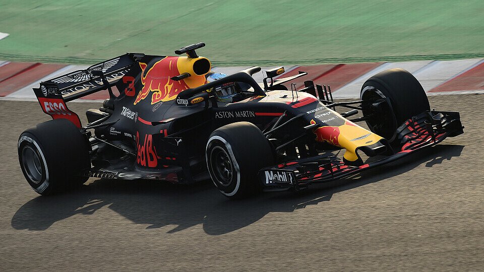 Daniel Ricciardo setzte am ersten Testmorgen die Bestzeit, Foto: Sutton