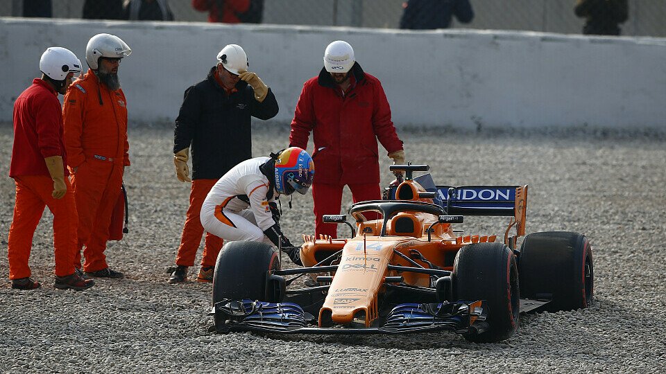 Fernando Alonso sorgte für den ersten Aufreger der Formel-1-Saison 2018, Foto: Sutton