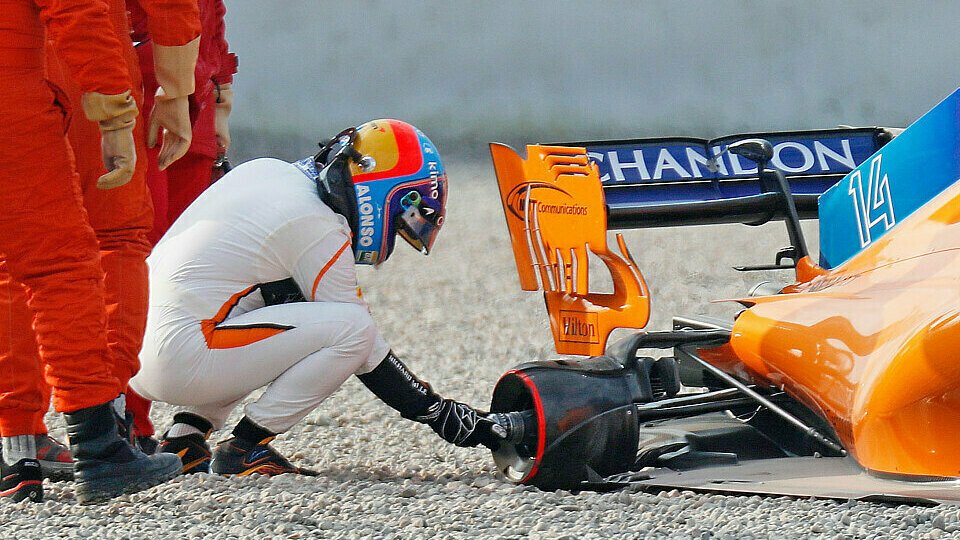 Fernando Alonsos erster Testtag im McLaren-Renault lief nicht reibungslos - aber zu dessen Zufriedenheit, Foto: LAT Images