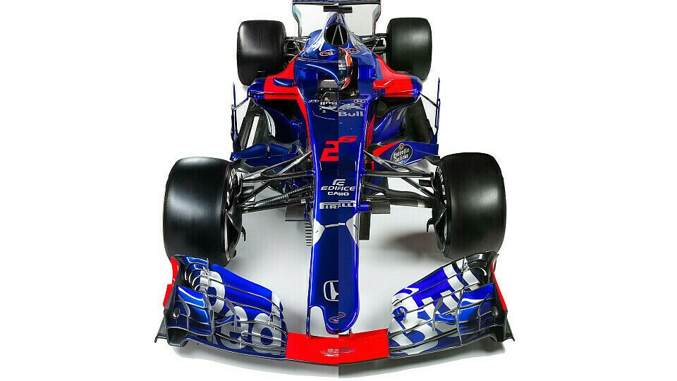 Toro Rosso im Wandel. Links der neue STR mit Honda, rechts das 2017er Modell, Foto: Red Bull Content Pool