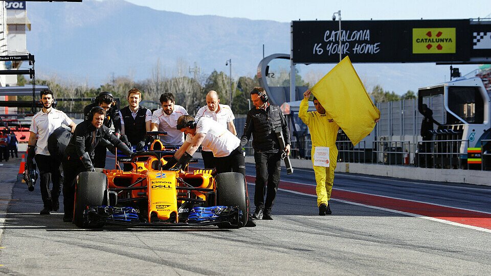 McLaren sorgte am ersten Testtag der zweiten Woche für zwei Rot-Phasen, Foto: LAT Images