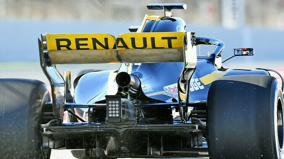 Renault beschichtet die Unterseite des Heckflügels, damit er die heißen Abgase aushält, Foto: Sutton