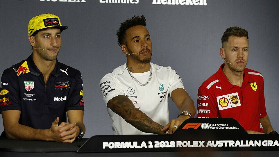 Lewis Hamilton, Sebastian Vettel und Daniel Ricciardo stellten sich in Australien in der ersten PK der F1-Saison, Foto: Sutton