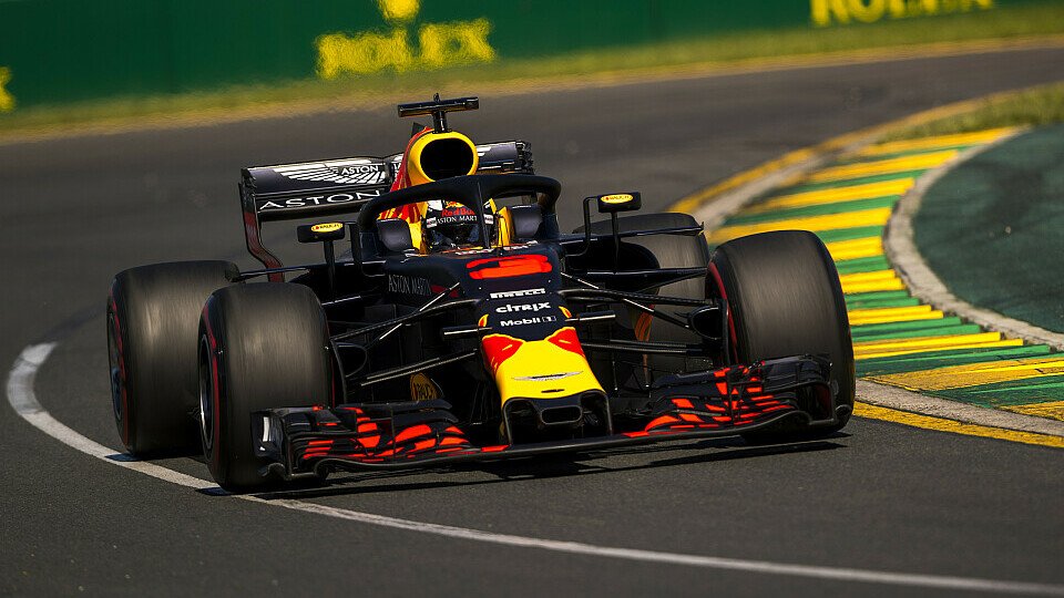 Bitter: Daniel Ricciardo wird bei seinem Heimrennen strafversetzt, Foto: Sutton