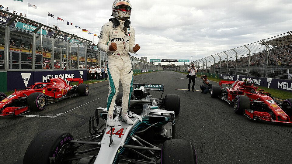 Lewis Hamilton fährt mit unglaublicher Zeit auf Pole in Melbourne, Foto: Sutton