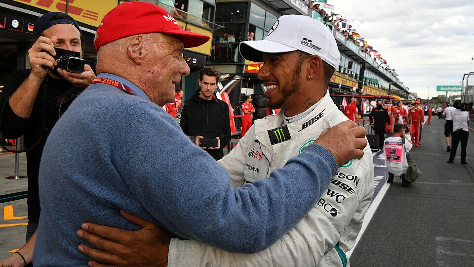 Lewis Hamilton trauert um Niki Lauda, Foto: Sutton