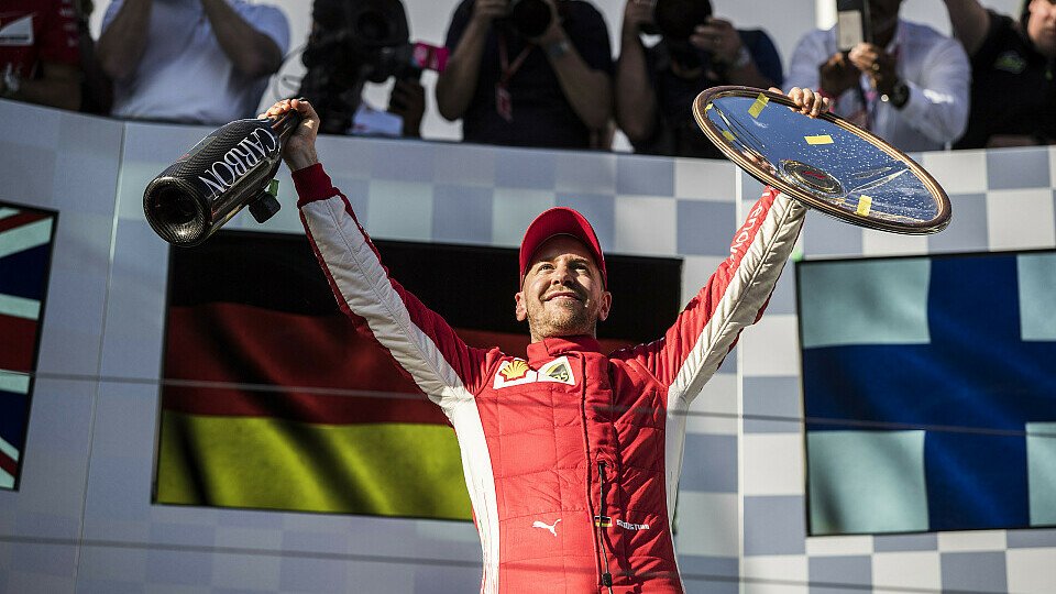 Sebastian Vettel sieht Ferrari aktuell noch klar hinter Mercedes, Foto: Sutton