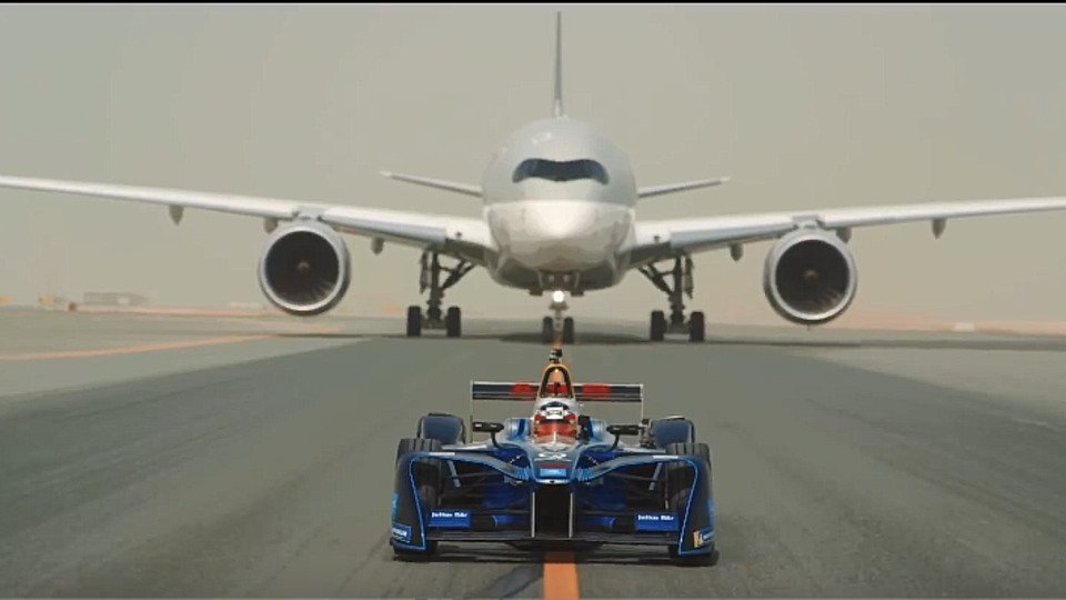 Cool gemacht: Formel E im Duell gegen Flugzeuge, Foto: Formula E