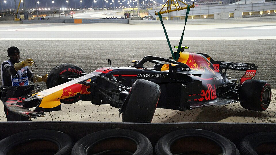 Max Verstappen verlor im Qualifying zum Bahrain GP die Kontrolle über seinen Red Bull und crashte, Foto: Sutton