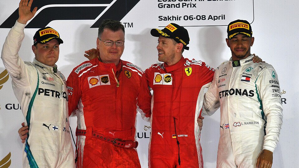 Sebastian Vettel rettet seine Reifen in Bahrain über die Ziellinie, Foto: Sutton