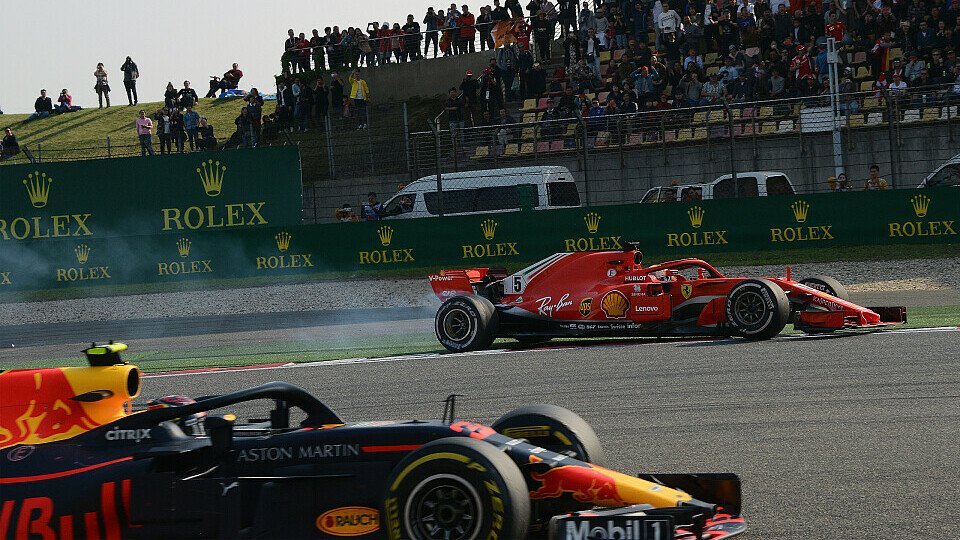 Schon in China gerieten Sebastian Vettel und Max Verstappen aneinander, Foto: Sutton