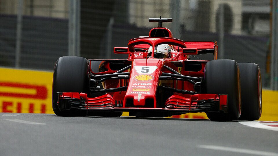 Sebastian Vettel sicherte sich in Baku vor dem Mercedes-Duo die Pole Position, Foto: LAT Images