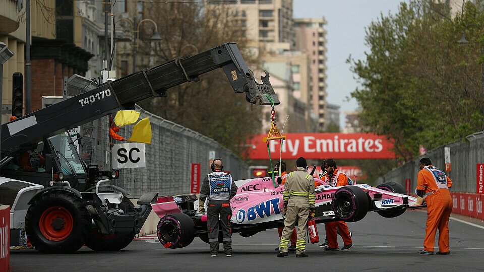 Esteban Ocon macht Kimi Räikkönen für ihren Baku-Unfall verantwortlich, Foto: LAT Images