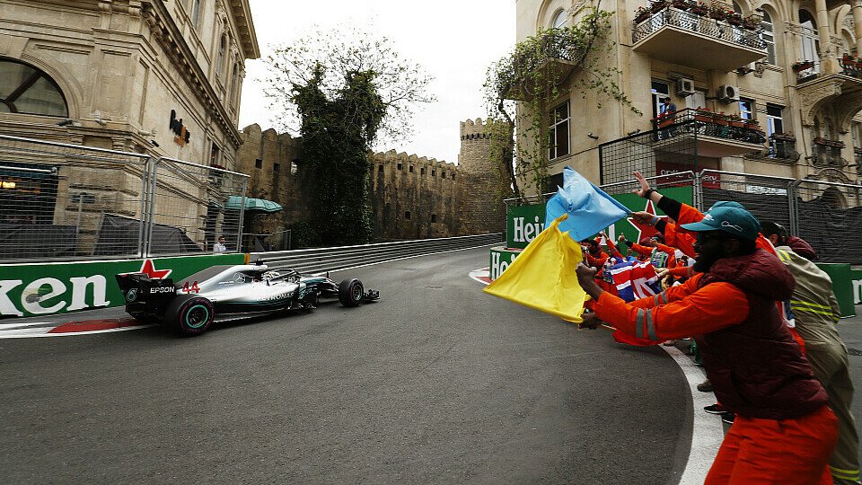 Die Formel 1 heizt 2019 wieder durch die Altstadt von Baku, Foto: LAT Images