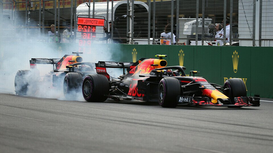 Daniel Ricciardo räumte Red-Bull-Teamkollege Max Verstappen 2018 in Baku aus Trotz ab, Foto: Sutton