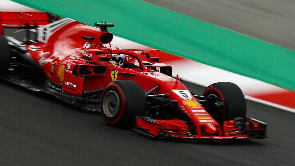 Sebastian Vettel sieht nach der verpassten Pole Mercedes im Vorteil - dank neuer Reifen, Foto: LAT Images