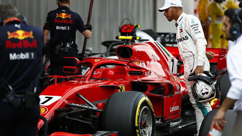 Wie Lewis Hamilton schauen auch wir ganz genau hin, Foto: LAT Images