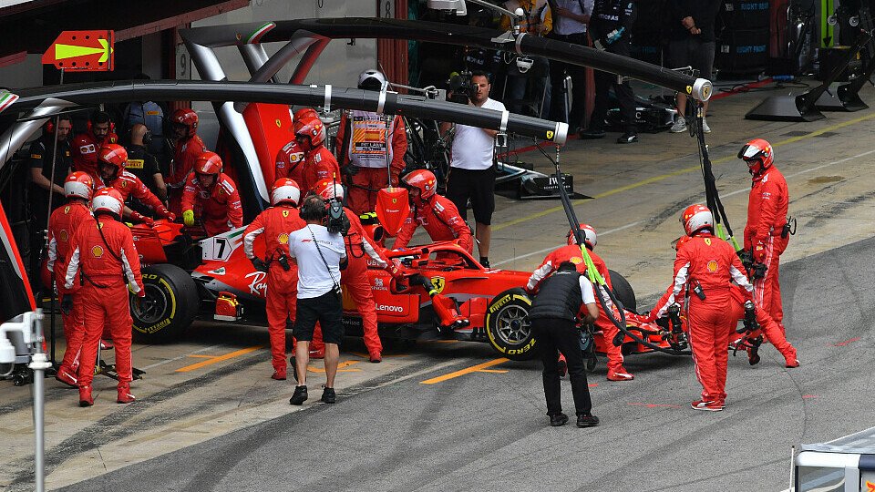 Für Kimi Räikkönen endet der Spanien GP nach einem Defekt vorzeitg, Foto: Sutton