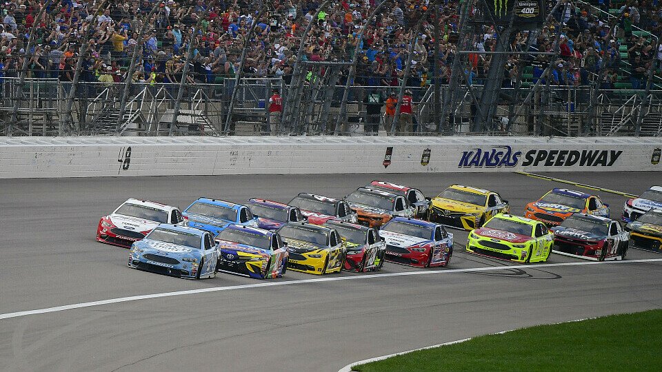 Die NASCAR sucht als erste Rennserie gezielt im eSport nach Talenten, Foto: LAT Images
