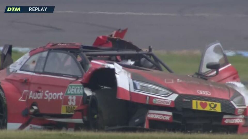 René Rast kam bei seinem schweren Unfall im DTM-Rennen auf dem Lausitzring mit dem Schrecken davon, Foto: Screenshot/YouTube(DTM)