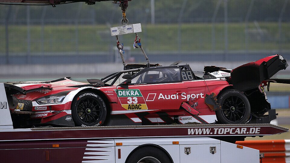 2018, DTM am Lausitzring: Rene Rasts völlig zerstörter Audi, Foto: LAT Images